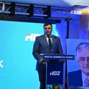 0-02-05-e4bfc7557d01f289606ca7a1180d2464daac6bac87874e07f293db9eab626ce0_58a510efb7baac1c – kopija